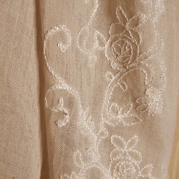 Unbranded Womens Cream Lightweight Scarf With White Embroidery - Picture 2 of 3
